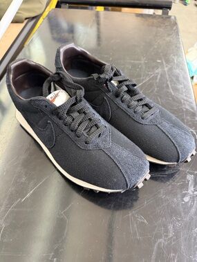 Nike Women’s Black Canvas Retro Running Sneakers